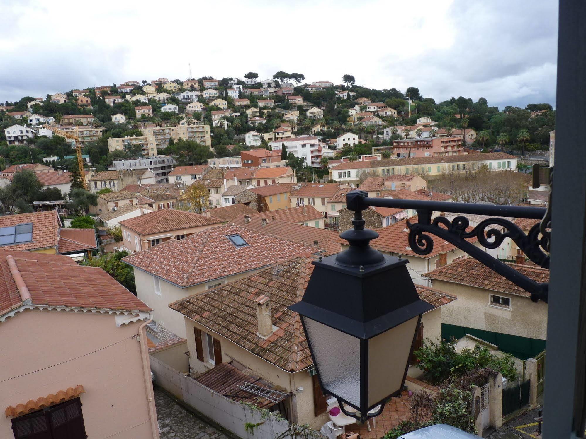 Hotel Du Soleil Hyeres Bagian luar foto