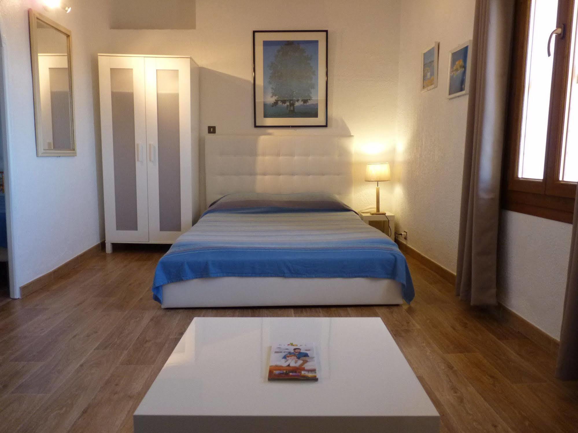 Hotel Du Soleil Hyeres Bagian luar foto