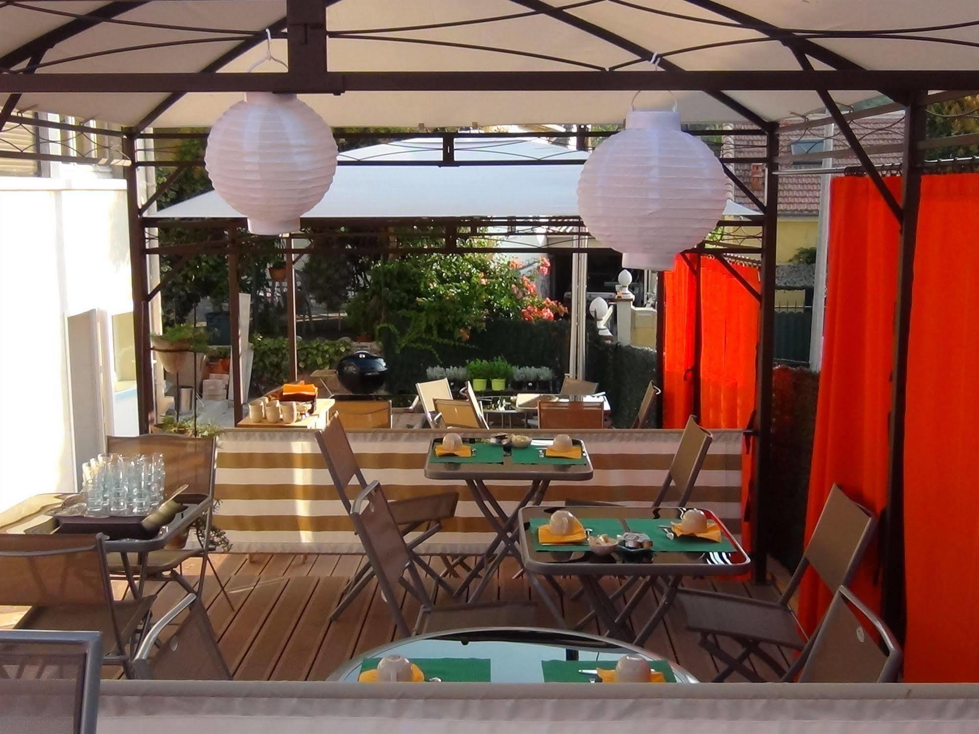 Hotel Du Soleil Hyeres Bagian luar foto