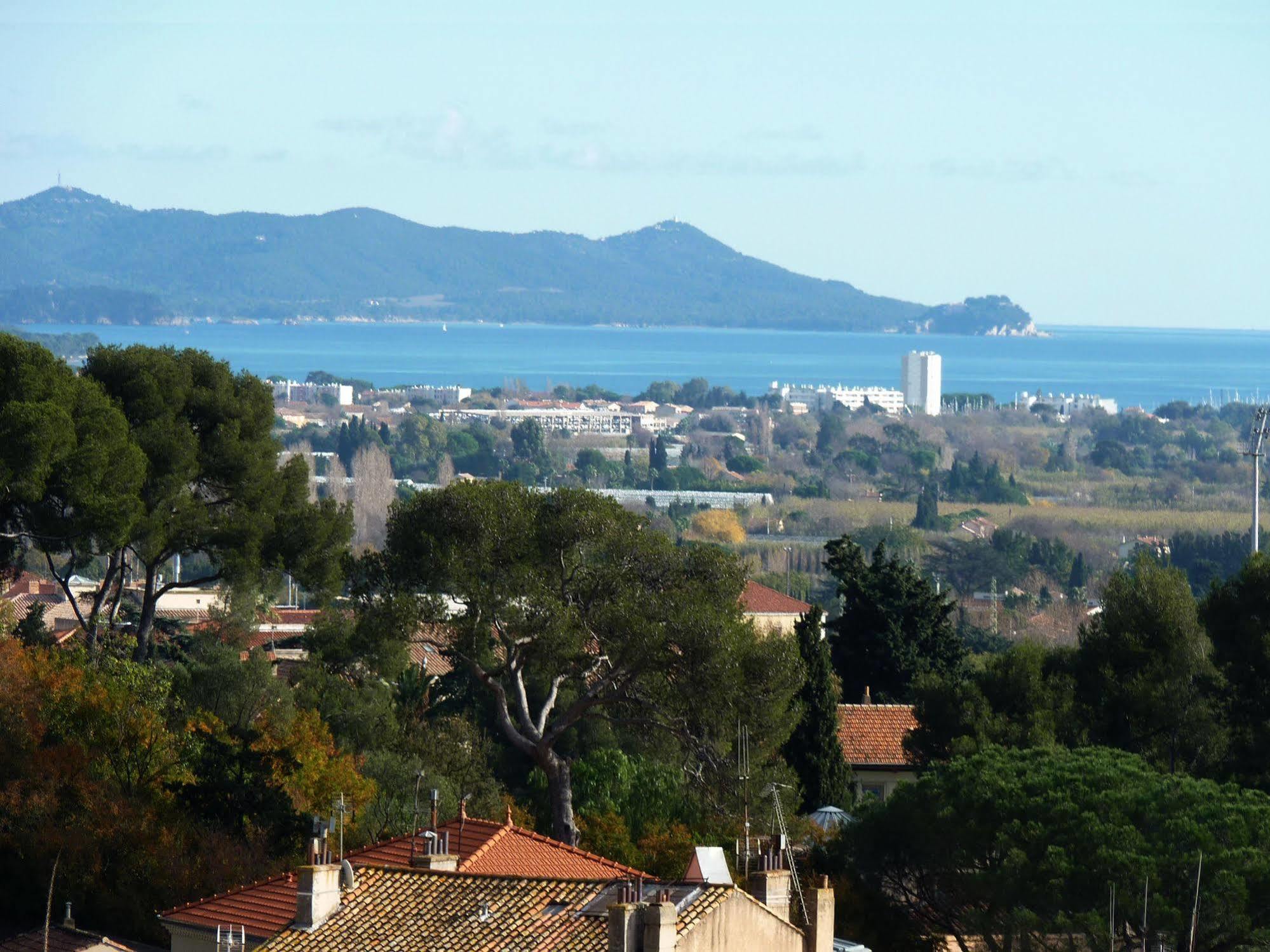 Hotel Du Soleil Hyeres Bagian luar foto