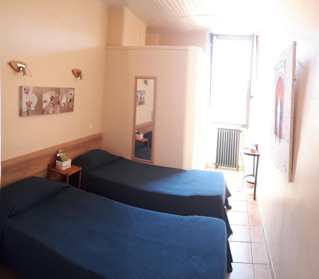 Hotel Du Soleil Hyeres Bagian luar foto